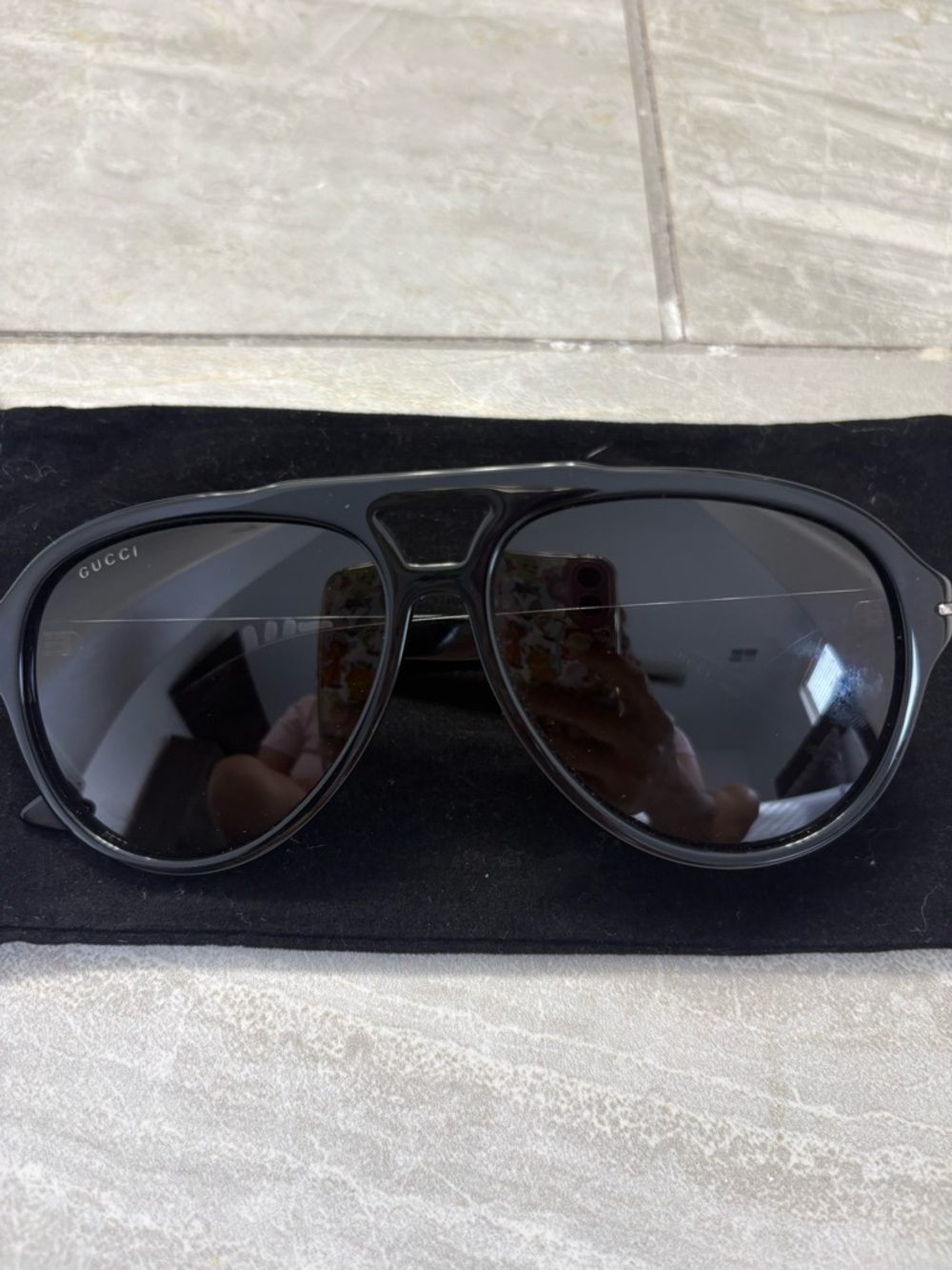 Gucci Black Gloss Aviator Sunglasses with Gold Accent - Picture 6 of 7